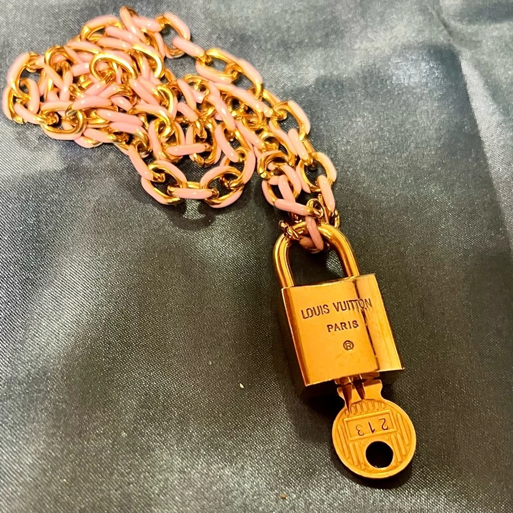 Louis Vuitton Gold Padlock Pendant Chain Necklace - Picture 9 of 10